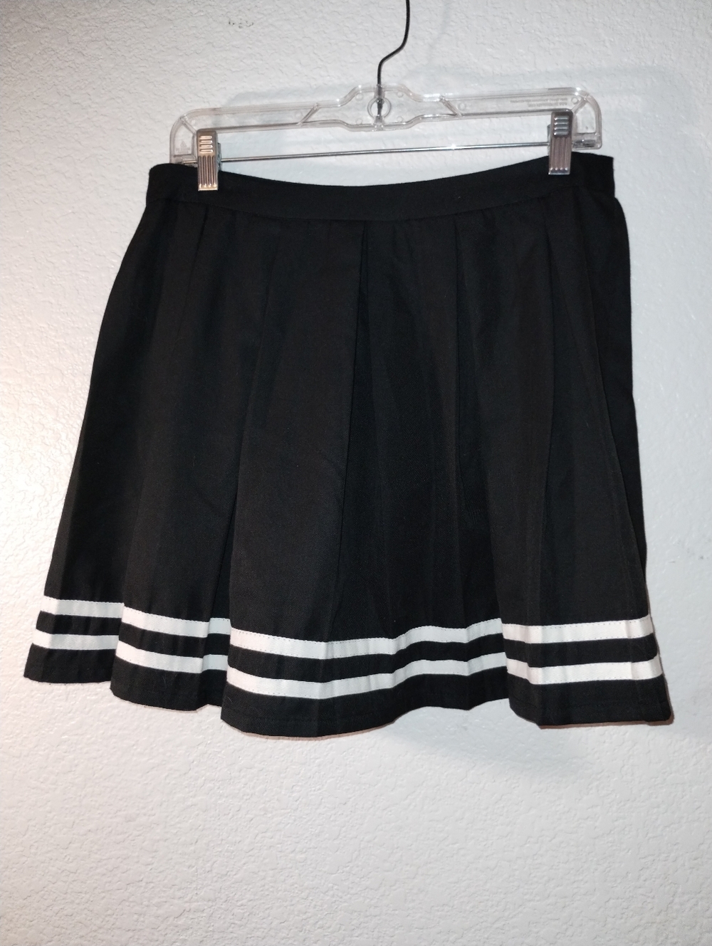 HOT TOPIC Black Pleated Mini Skirt White Stripe Trim sz Large